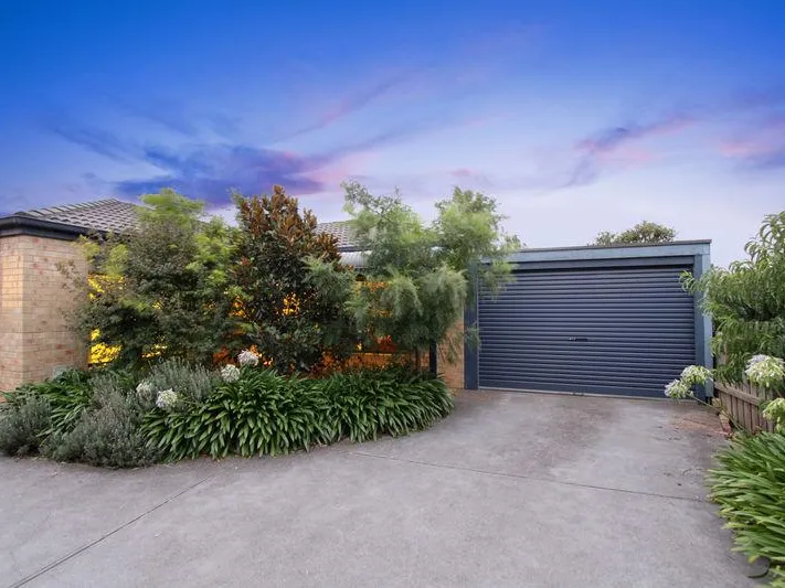 MODERN SINGLE LEVEL VILLA!