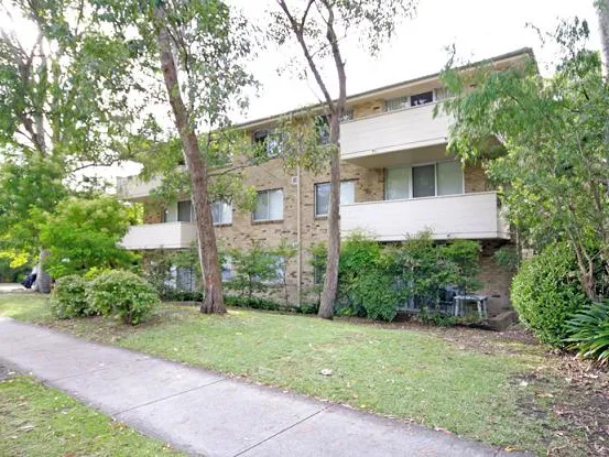 Expansive 2 bedroom apartment - Stroll to Station