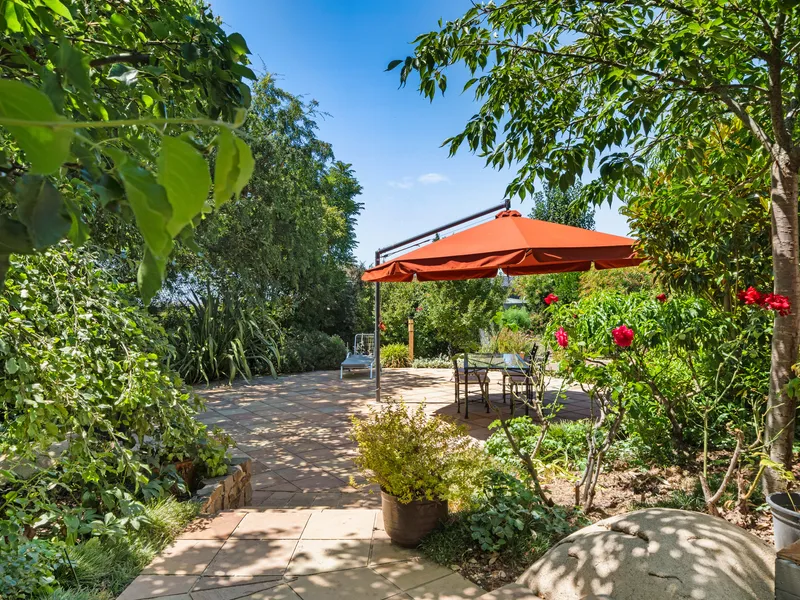 Amazing private oasis in the heart of town!