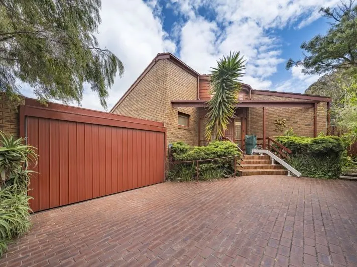 Single Level Beachside Privacy on 588 Sqm