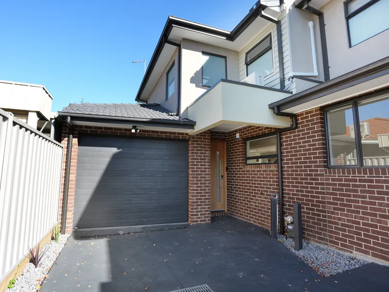 GORGEOUS 3 BEDROOM TOWNHOUSE