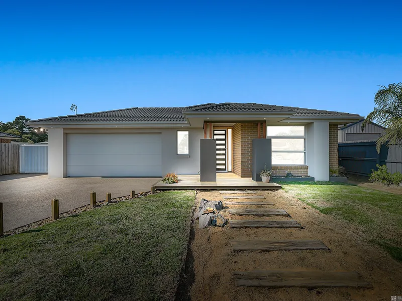 WALK TO TOWN & LIVE IN LUXURY