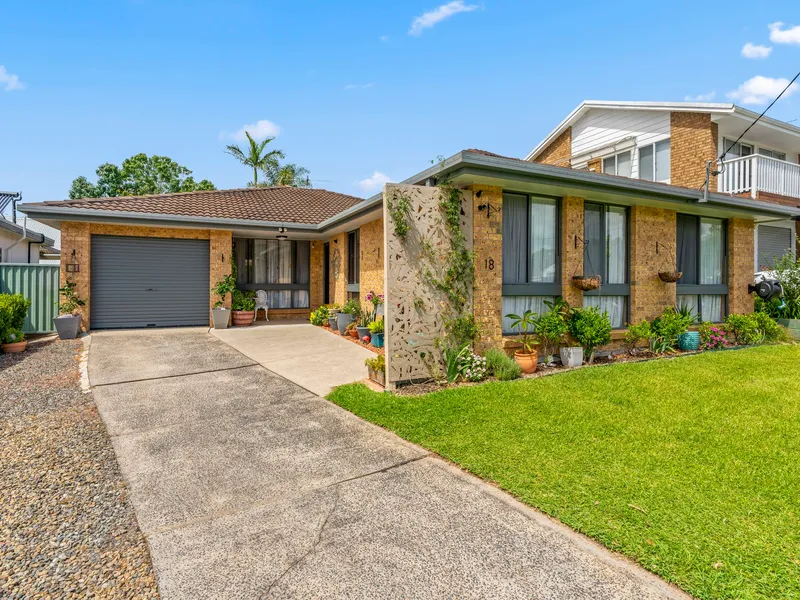 Walking distance to the Lake + Drive Through Access Garage