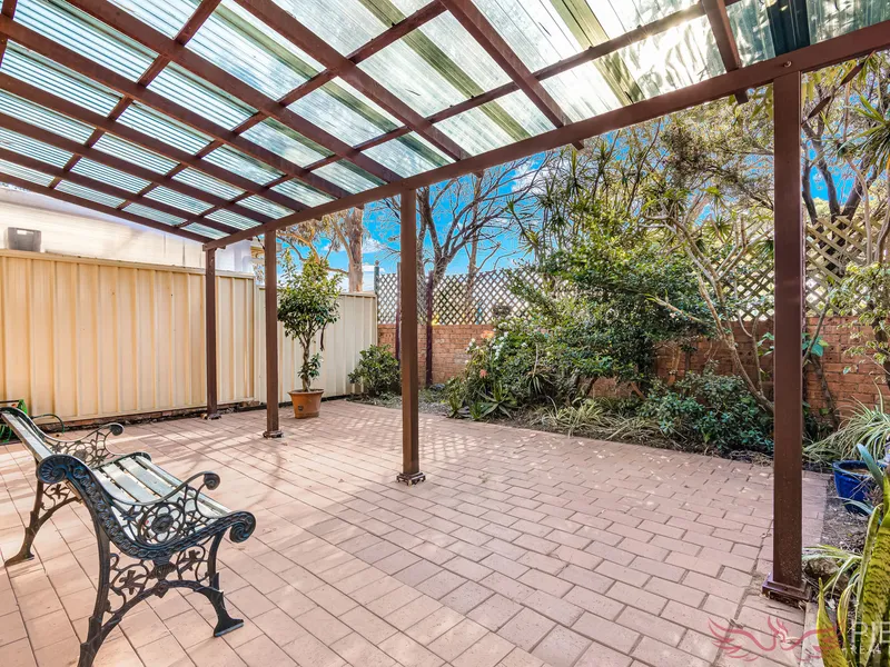 Newly Renovated Townhouse in Convenient Location !