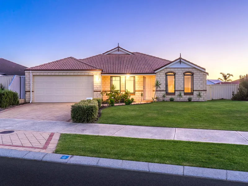 COMET BAY FAMILY HOME