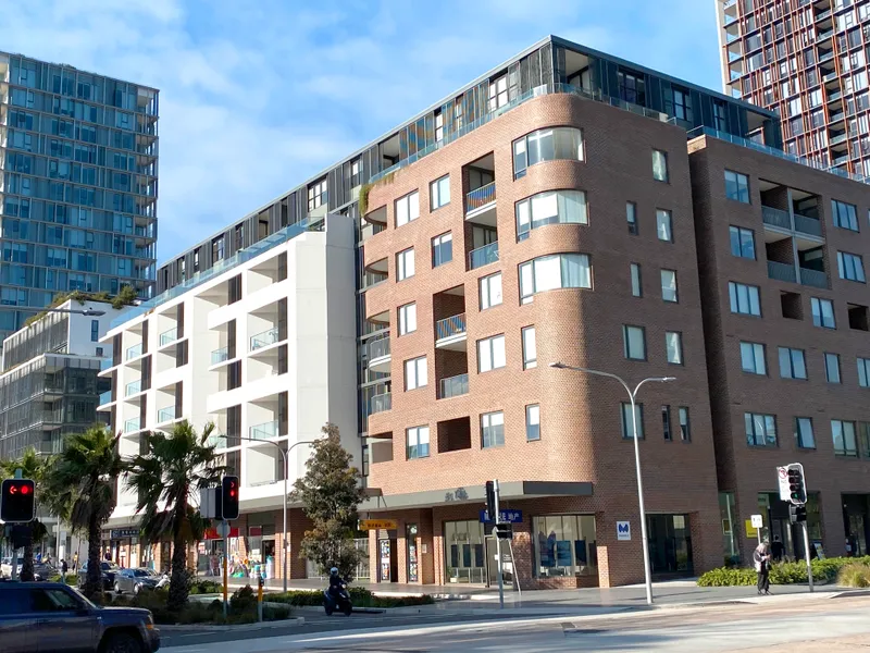 2Bed+Study, low levies, almost new building fastest NBN connection