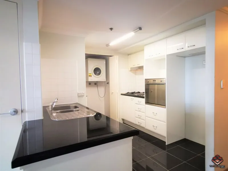 Modern 2 Bedroom Apartment in Heart of Chatswood