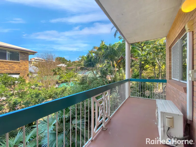 Air-conditioned unit in excellent location!