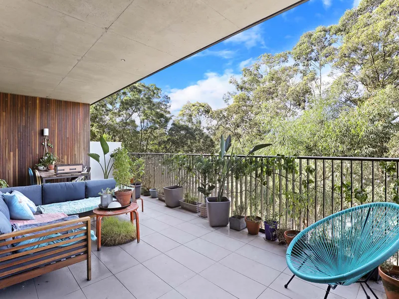 Stunning Over-Sized Apartment With Captivating Views