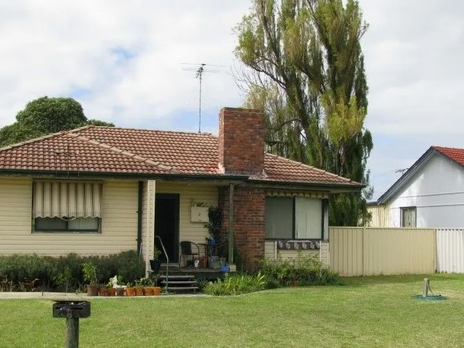 COSY HOME ON LARGE BLOCK