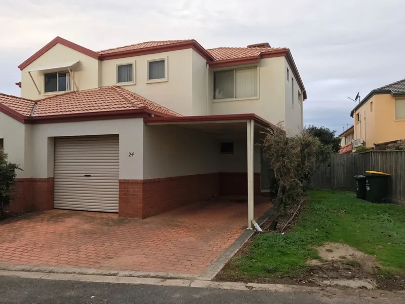 Cosy Townhouse Available!