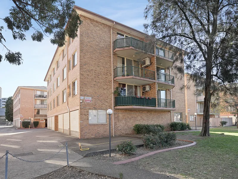 Charming First-Floor Apartment in Prime Location with Great Investment Potential!!!