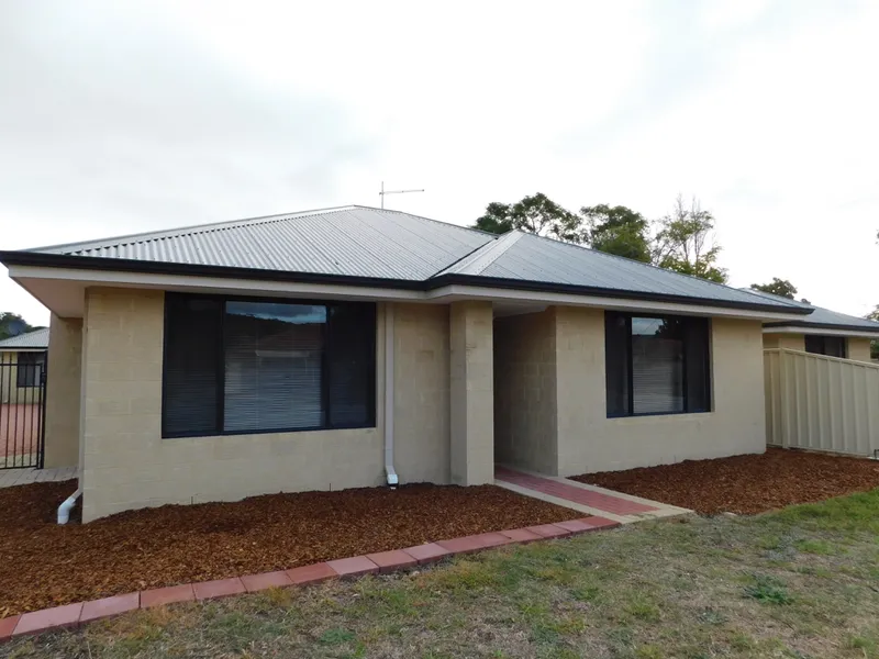 Low maintenance, top location!