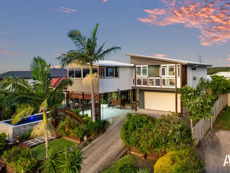 Stunning Dual Living Home On Elevated Block With Panoramic Views