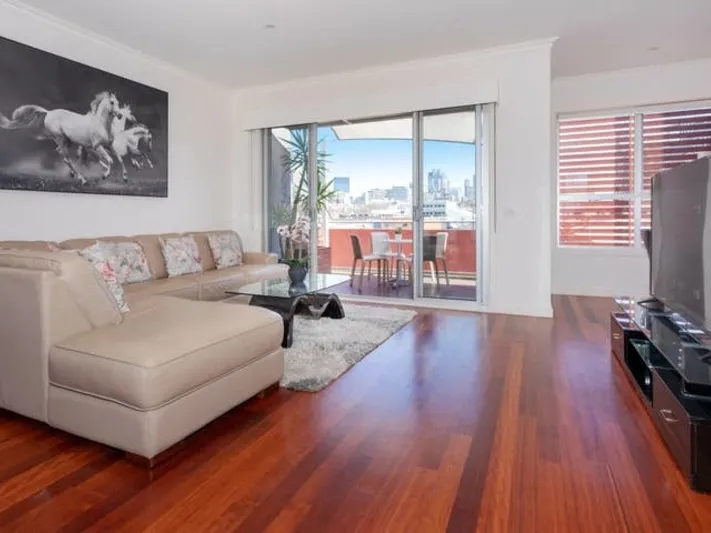 3 Level Townhouse With Outstanding Views