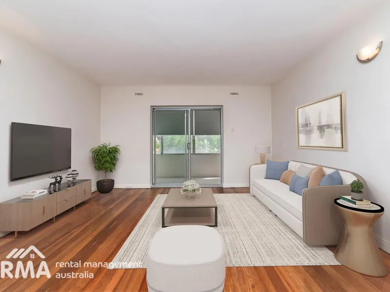 Spacious Renovated Vintage Apartment in Great Location