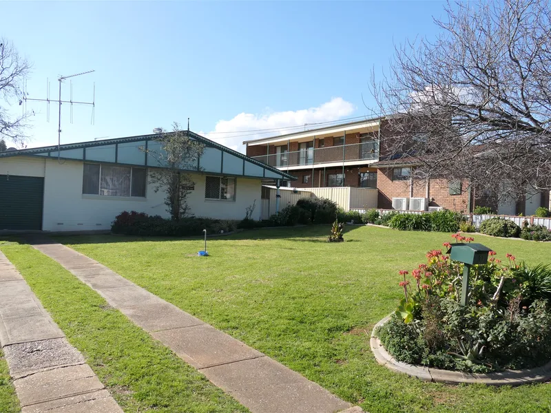 4 BEDROOM FAMILY HOME - NORTH COWRA