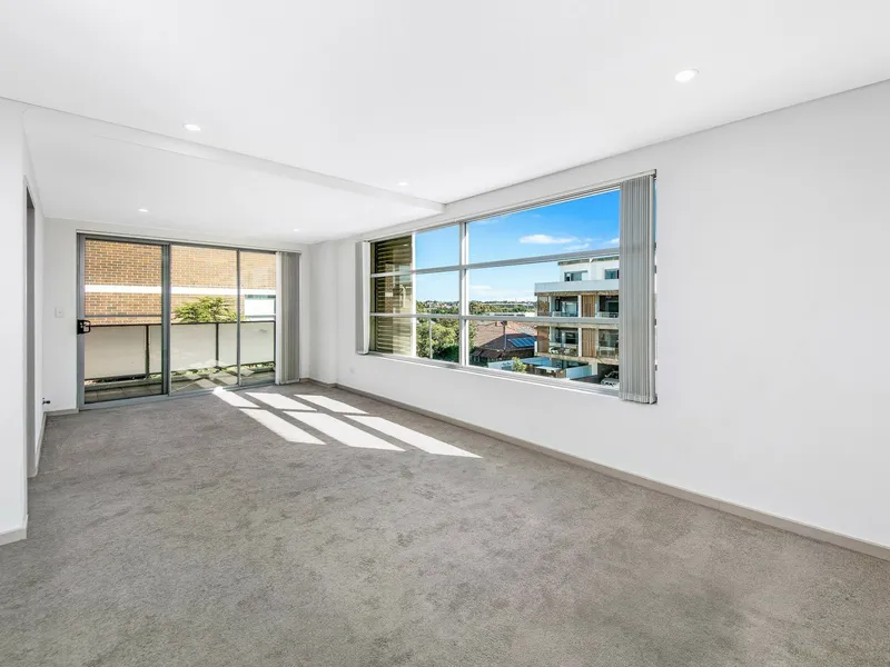 Modern and Convenient with 2 Car spaces !