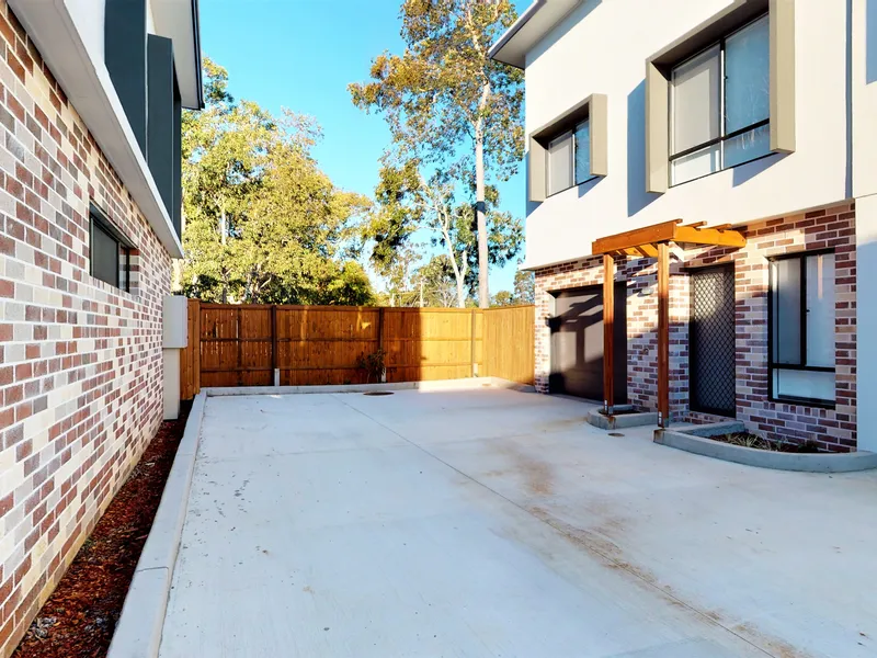 Stunning Brand new Townhouse with Ducted Aircon! End Position for Extra Privacy