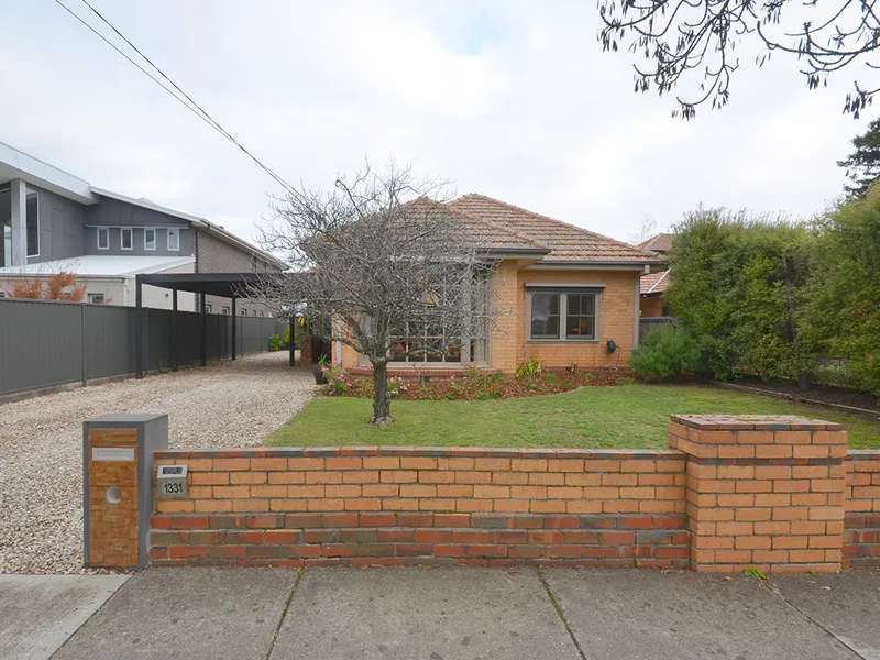 Quality family home with studio in premium location!