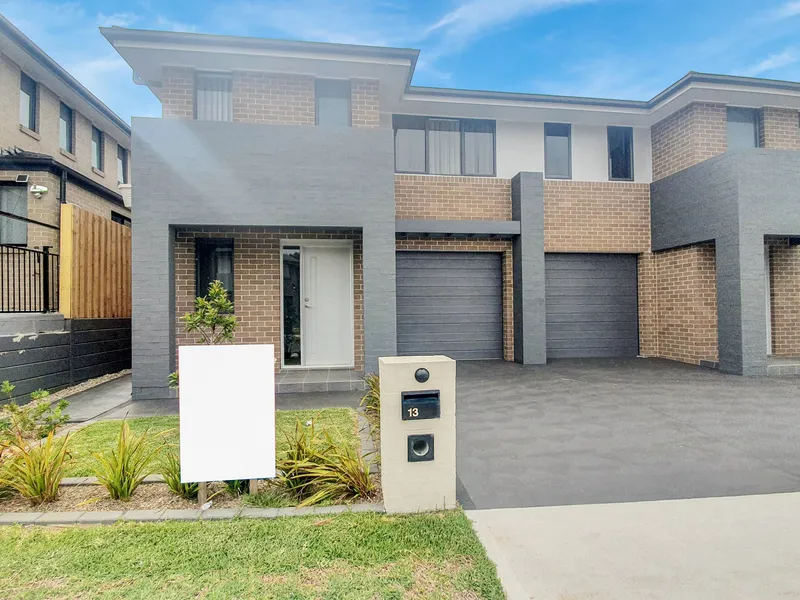 Modern 3 Bedroom Townhome | The Meadows Estate