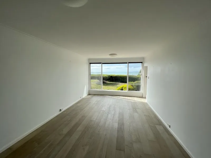 Long Term Apartment Rental on the Clifftops of Sorrento. Available now.
