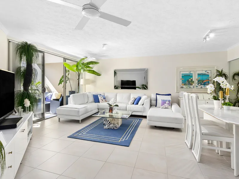 In the heart of Burleigh Heads - Just metres from the beach and all Restaurants