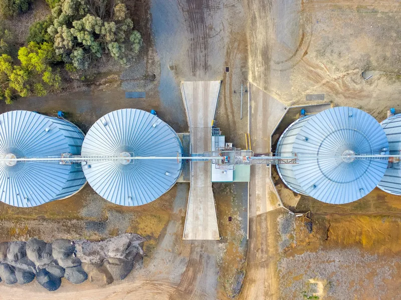 Exceptional Grain Storage Facility (Lismore, Vic) with Income