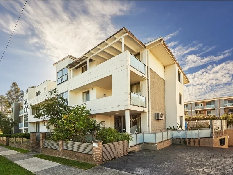 MASSIVE 2 BEDROOM APARTMENT WITH WRAP AROUND TERRACE