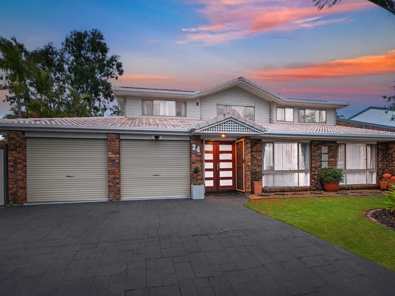 IMMACULATELY PRESENTED AND BEAUTIFULLY LANDSCAPED FAMILY HOME.