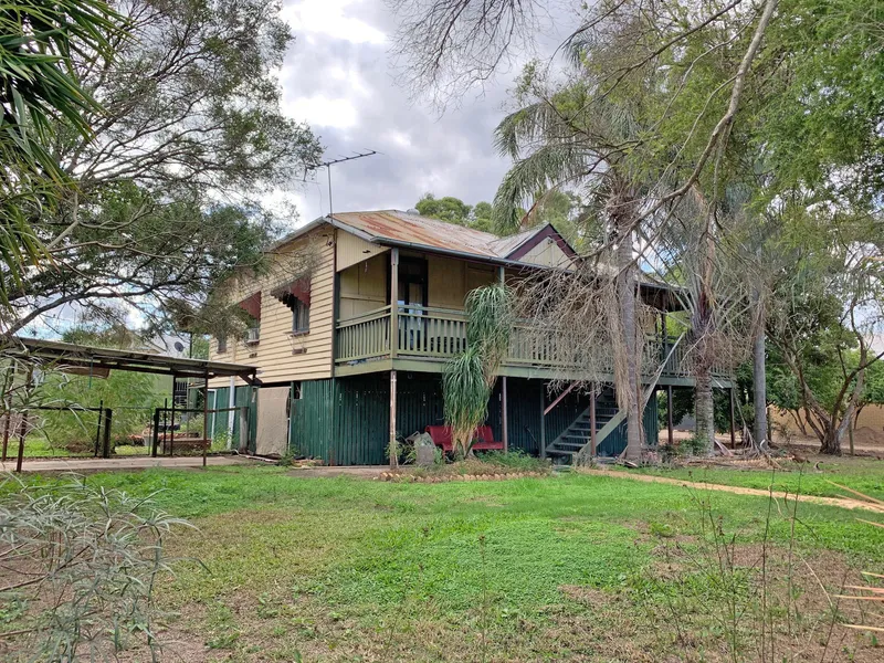 REAP THE BENEFITS OF THIS RENOVATOR - Position Position Position - QUARTER ACRE