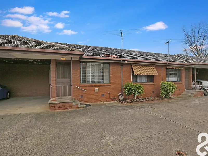 WALKING DISTANCE TO AMENITIES!