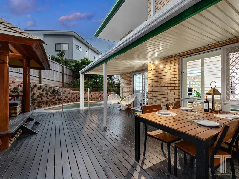 Easy-Care Living and Superb Entertaining in This Private Townhouse