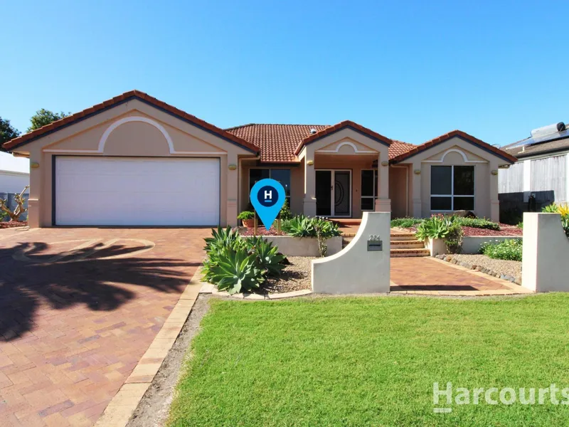 Exquisite Coastal Family Home! Solar Pool And Golf Course Views!