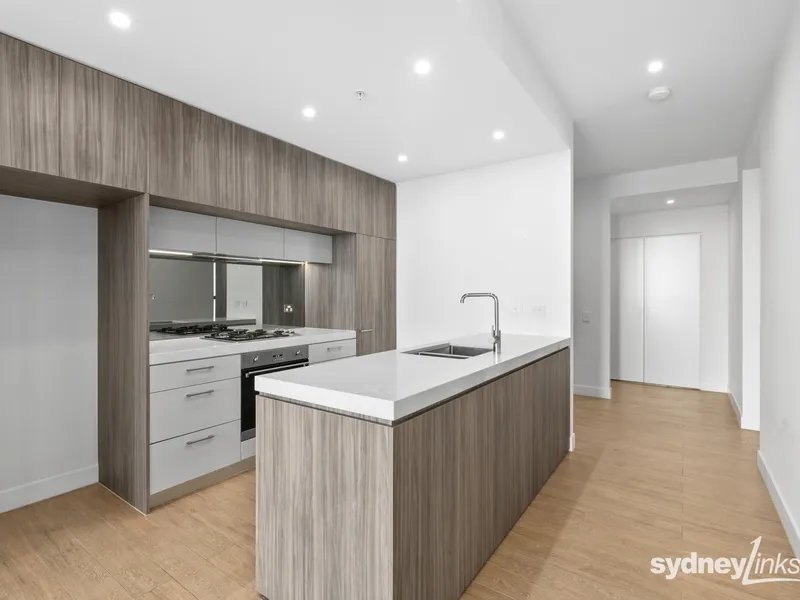 Spacious 2-bedroom apartment at North Ryde train station