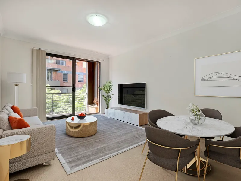 Only A Few Minutes Walk to Redfern Train Station!