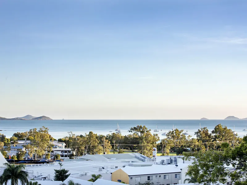 Sea Views, Top Floor, Magic!