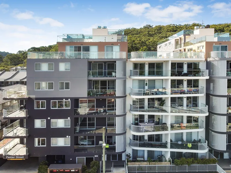 Coastal Charm, Luxury Living