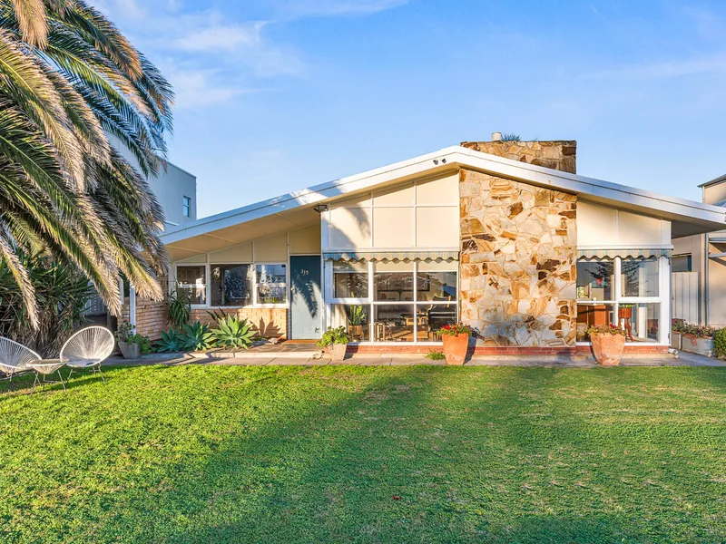 Serene Coastal Escape: Your Convenient Retreat by the Sea