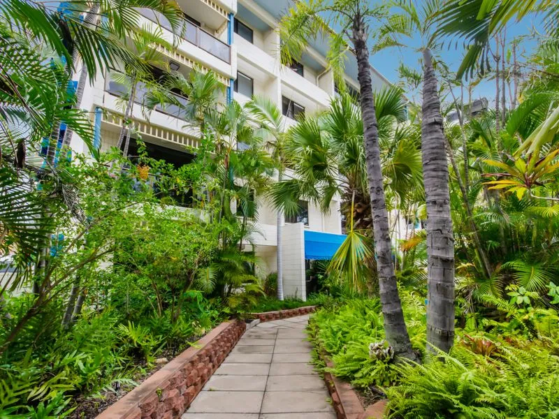 3 UNITS - FULL TOP FLOOR