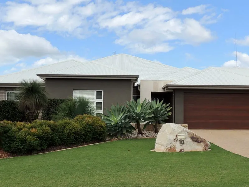 DANIELLS CLOSE BEAUTY!