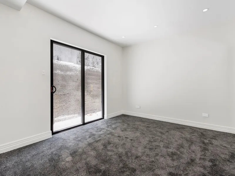 LUXE on ROSEGLEN  Executive Style 3 x 2 x 2  Unit