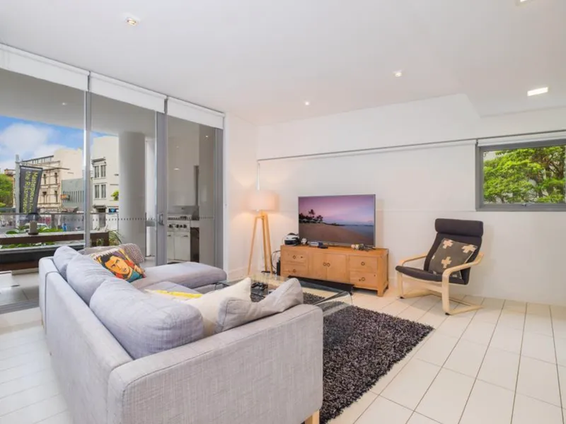 SPACIOUS 1 BEDROOM APARTMENT LOCATED IN CITY EDGE