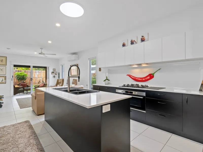Elegant Home in 'Park Avenue Residences' Offering Luxury Living!