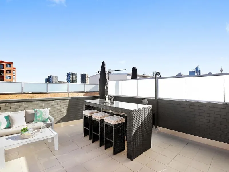 Chic Apartment with Private Rooftop Terrace