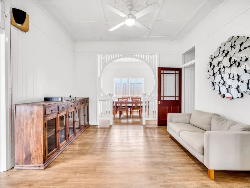 A SPACIOUS 4 BED, 2 BATH, 2 CAR SPACE HOUSE IN HERSTON