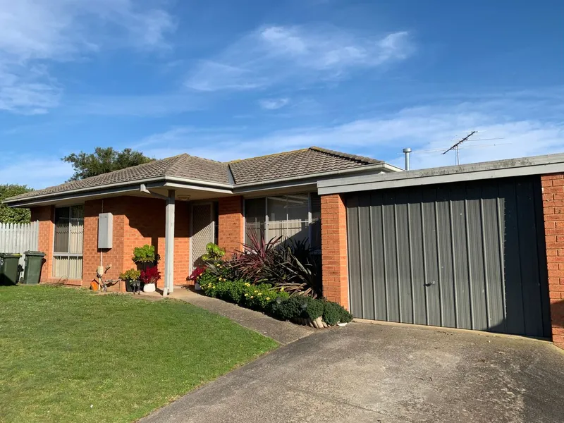 TWO BEDROOM, 1 BATHROOM, 1 GARAGE