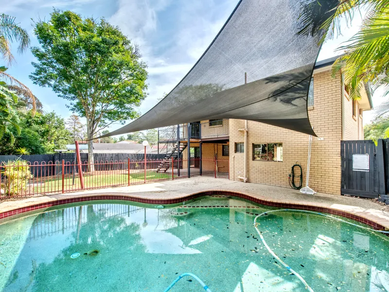 Space Galore + Sparking Pool boasting the perfect Jindalee Location