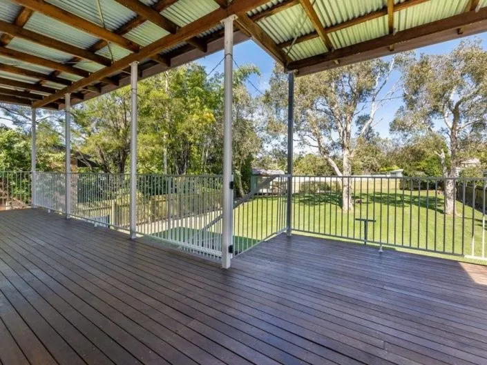 A convenient and quiet location - highset 3B house in Burpengary for rent - large backyard & deck