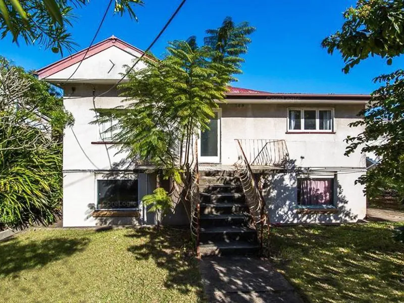 DUTTON PARK WINNER = 810 sqm LMD land + a 5 units freehold building 